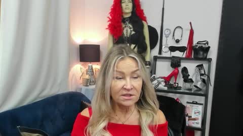 CrystalHotty online show from 10.27.25