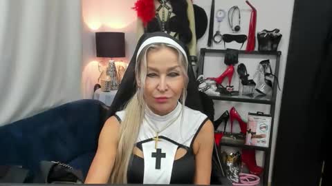 CrystalHotty online show from 10.31.25