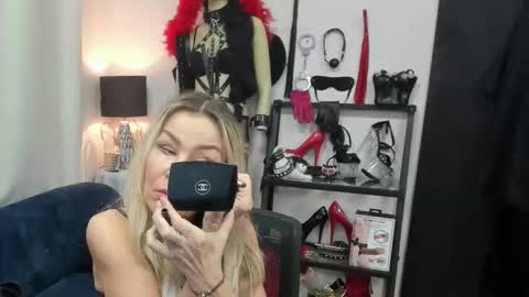 CrystalHotty online show from 02.17.26