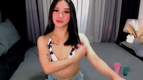 Snapshot of crytastal_lust1212 chatting on 10.19.25 bea takashi online show from 10.19.25