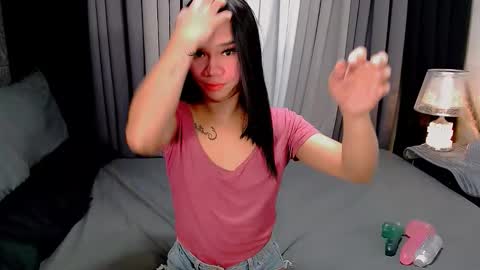 Snapshot of crytastal_lust1212 chatting on 10.29.25 bea takashi online show from 10.29.25