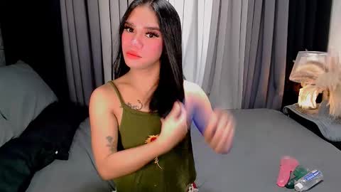 Snapshot of crytastal_lust1212 chatting on 11.07.25 bea takashi online show from 11.07.25