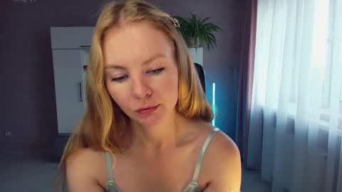 Snapshot of cuddle_kitten chatting on 10.16.25 Alexia online show from 10.16.25