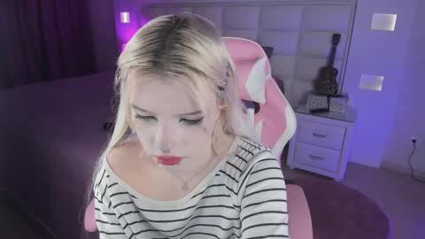 Cuddly Kitten online show from 09.22.25