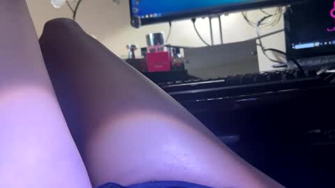 Snapshot of cum_all_over_mmee chatting on 02.21.25 im KIM new girl to spoil online show from 02.21.25