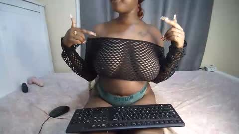 Snapshot of cum_central chatting on 10.21.25 cum_central online show from 10.21.25