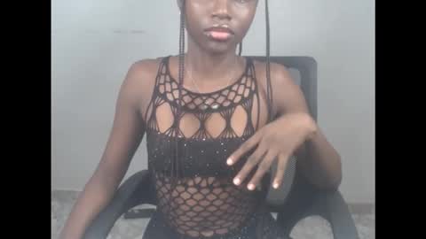 Snapshot of cum_ebony_xsecret chatting on 10.05.25 sophie online show from 10.05.25