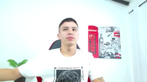 Snapshot of cumandres chatting on 11.20.25 cumandres online show from 11.20.25