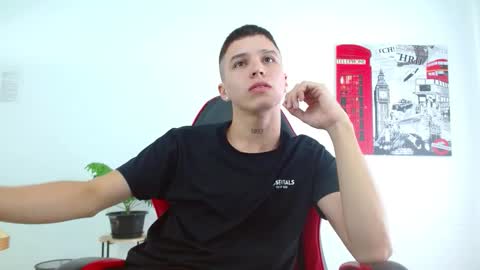 Snapshot of cumandres chatting on 11.22.25 cumandres online show from 11.22.25