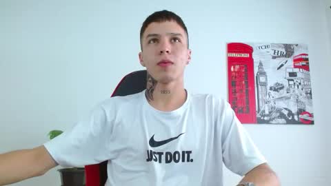 Snapshot of cumandres chatting on 12.15.25 cumandres online show from 12.15.25