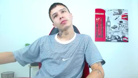 Snapshot of cumandres chatting on 12.20.25 cumandres online show from 12.20.25