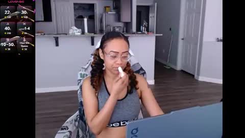 Snapshot of cumplzqueen chatting on 06.16.26 Nia Reese online show from 06.16.26