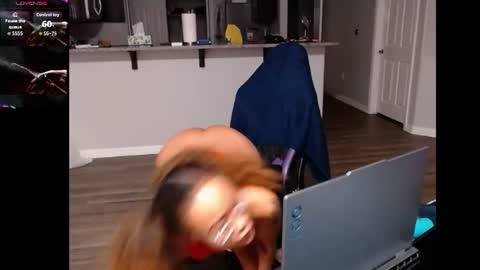 Snapshot of cumplzqueen chatting on 06.27.26 Nia Reese online show from 06.27.26