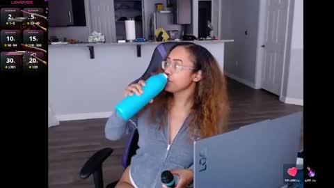 Snapshot of cumplzqueen chatting on 07.01.26 Nia Reese online show from 07.01.26