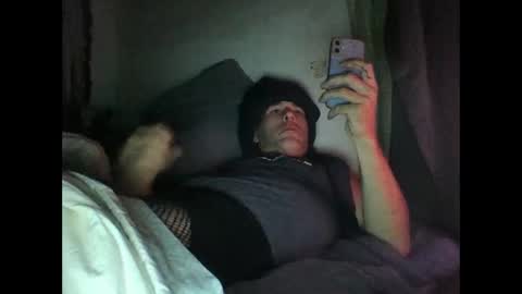 Snapshot of cumslutboi27 chatting on 01.24.25 cumslutboi27 online show from 01.24.25