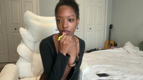 Anna online show from 10.25.25