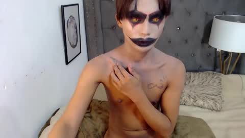 Snapshot of cuppycupcake_2 chatting on 11.01.25 Xyrien online show from 11.01.25