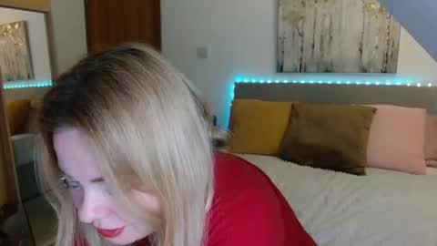 Snapshot of curiousneighbour chatting on 02.28.26 FREE Instagram dancingneighbour online show from 02.28.26