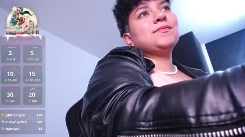 Snapshot of curly_cam_queen chatting on 12.22.24 Bruna  online show from 12.22.24