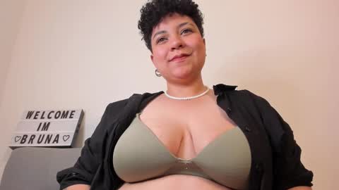Snapshot of curly_cam_queen chatting on 02.08.25 Bruna  online show from 02.08.25
