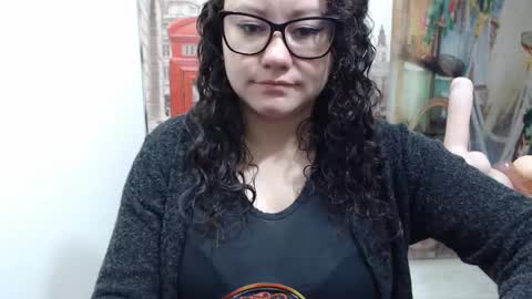 Snapshot of curly_greeneyed chatting on 10.20.25 Vannesa online show from 10.20.25