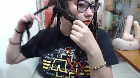 Snapshot of curly_greeneyed chatting on 10.24.25 Vannesa online show from 10.24.25