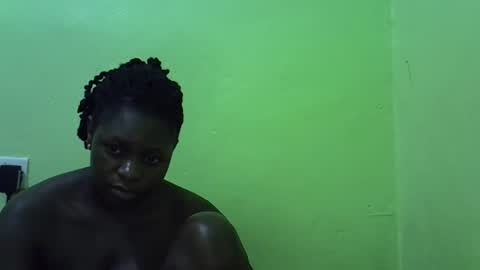 Snapshot of curvy_corazon1 chatting on 10.21.25 curvy_corazon1 online show from 10.21.25