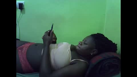 Snapshot of curvy_corazon1 chatting on 10.23.25 curvy_corazon1 online show from 10.23.25