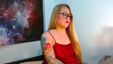 Snapshot of curvycherry4u chatting on 10.22.25 C H E R R Y online show from 10.22.25