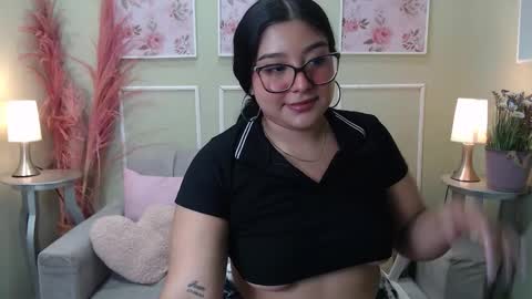 Snapshot of curvydelicios_zoe chatting on 10.20.25 Zoe  online show from 10.20.25