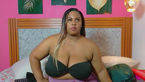 Snapshot of curvyhomebebe chatting on 06.03.26 curvyhomebebe online show from 06.03.26