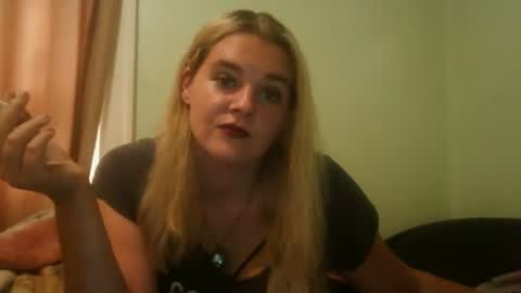 Snapshot of curvymom2025 chatting on 10.18.25 curvymom2025 online show from 10.18.25