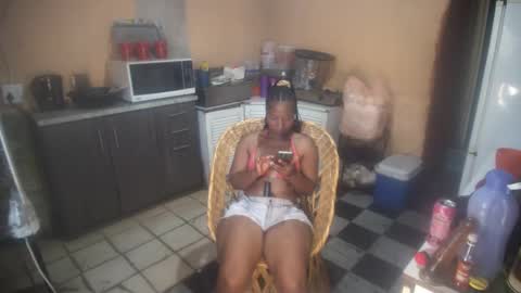 Snapshot of curvypear76x chatting on 10.23.25 curvypear76x online show from 10.23.25