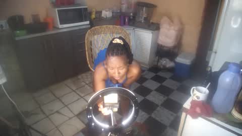 Snapshot of curvypear76x chatting on 10.24.25 curvypear76x online show from 10.24.25