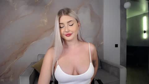 Snapshot of cute18cute chatting on 12.04.24 Kira  online show from 12.04.24