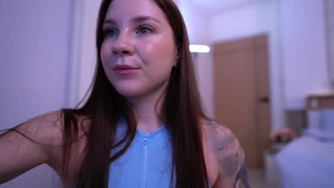 Snapshot of cute__foxy chatting on 10.01.25 Foxy online show from 10.01.25