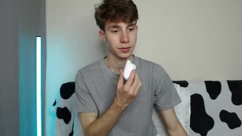 Snapshot of cute_brian chatting on 09.30.25 Im Brian online show from 09.30.25