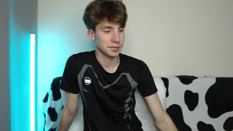 Snapshot of cute_brian chatting on 10.10.25 Im Brian online show from 10.10.25