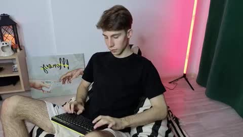 Snapshot of cute_brian chatting on 10.28.25 Im Brian online show from 10.28.25