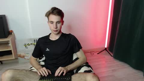 Snapshot of cute_brian chatting on 11.02.25 Im Brian online show from 11.02.25