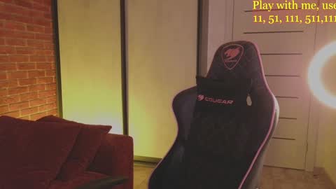 Everyday stream in the same time online show from 12.08.24