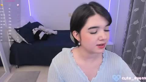 Snapshot of cute_eyess chatting on 09.22.25 Cute online show from 09.22.25