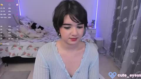 Snapshot of cute_eyess chatting on 10.17.25 Cute online show from 10.17.25