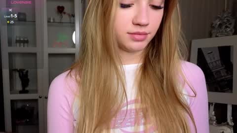 Anne online show from 12.04.24