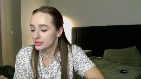 Snapshot of cute_girl_mia__ chatting on 05.06.26 cute_girl_mia__ online show from 05.06.26