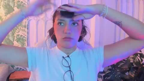 Snapshot of cute_hollywood chatting on 02.04.26 Sofa online show from 02.04.26