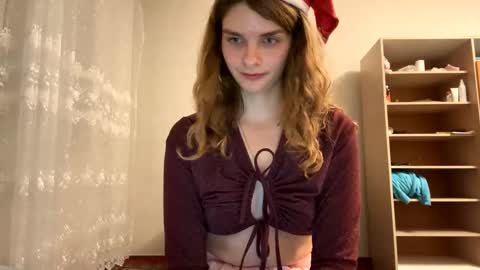 Snapshot of cute_kitte chatting on 12.28.24 cute_kitte online show from 12.28.24