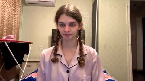 Snapshot of cute_kitte chatting on 10.02.25 cute_kitte online show from 10.02.25