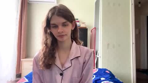 Snapshot of cute_kitte chatting on 10.04.25 cute_kitte online show from 10.04.25