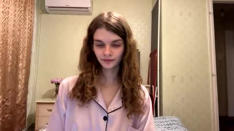 Snapshot of cute_kitte chatting on 10.19.25 cute_kitte online show from 10.19.25